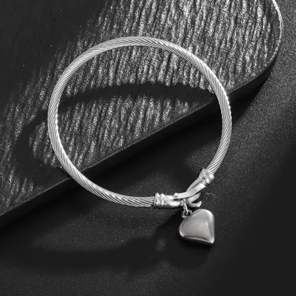 Stainless Steel Heart Shape Locket Bracelet - Picture 4 of 5